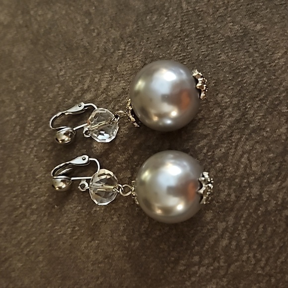 VTG Glass Pearl Beaded Statement Clip-on Earrings - Picture 2 of 4